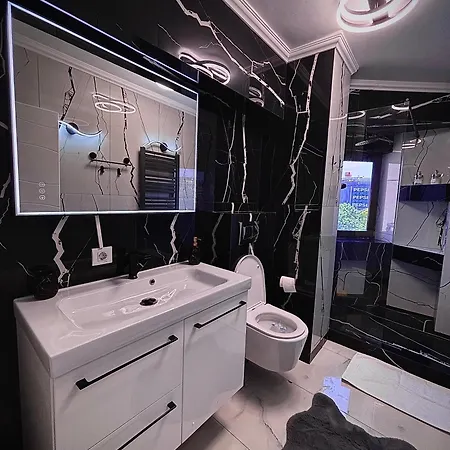 Cozy Apartament In Center Of *