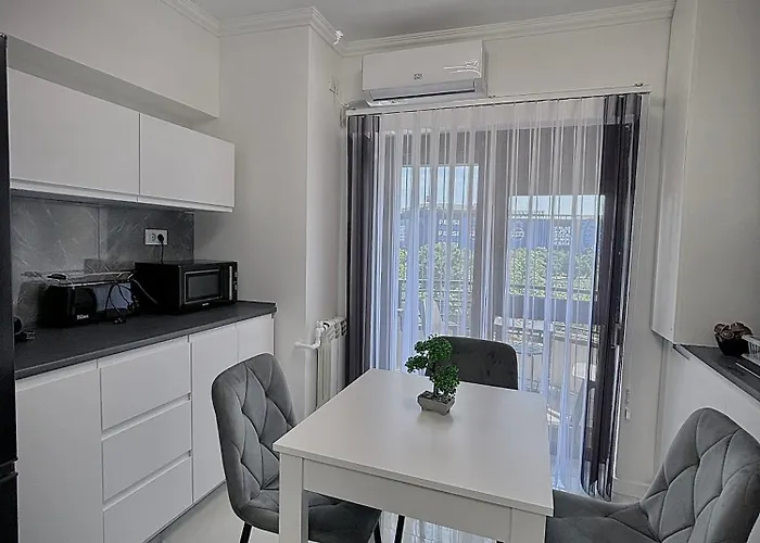 아파트 Cozy Apartament In Center Of *